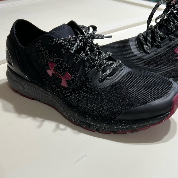 Under Armour Charged - Picture 1 of 5
